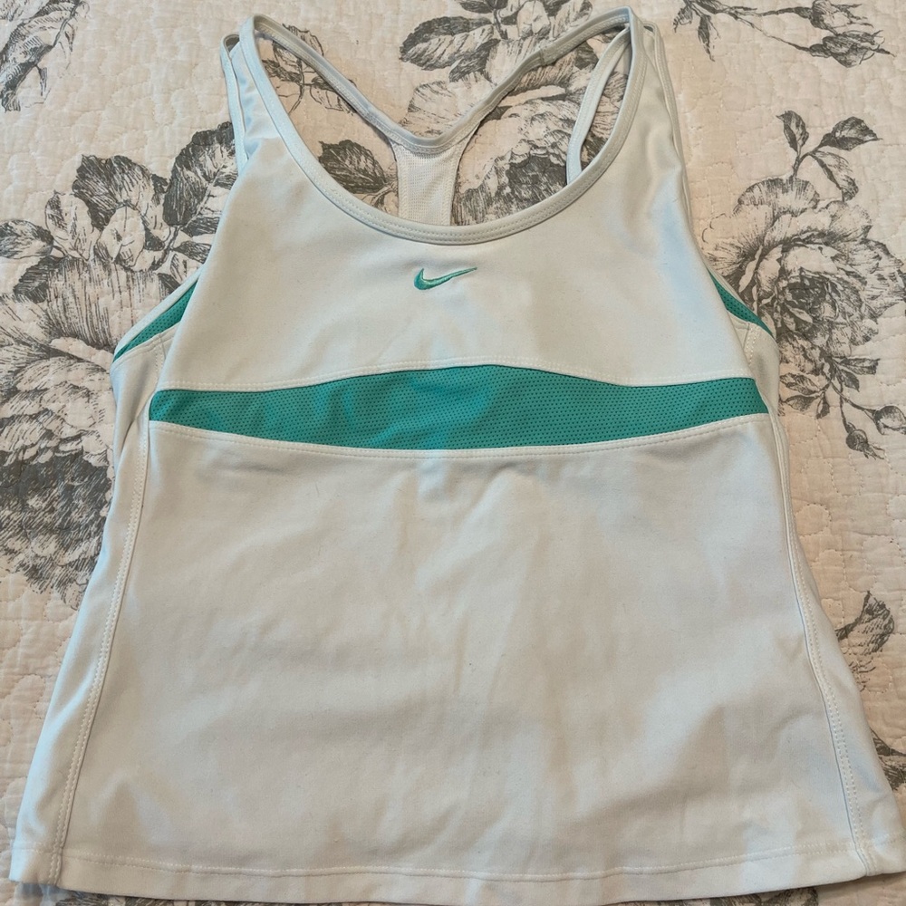 Nike tank w built in bra